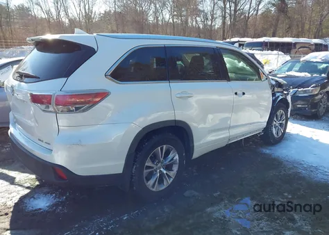 2015 Toyota Highlander Xle V6 z USA, uszkodzony, nr VIN 5TDJKRFH3FS111132
